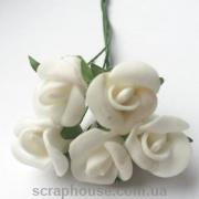 Розы кремовые с бумажными листиками